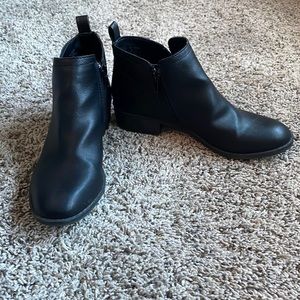 American Rag size 5.5 ankle boots